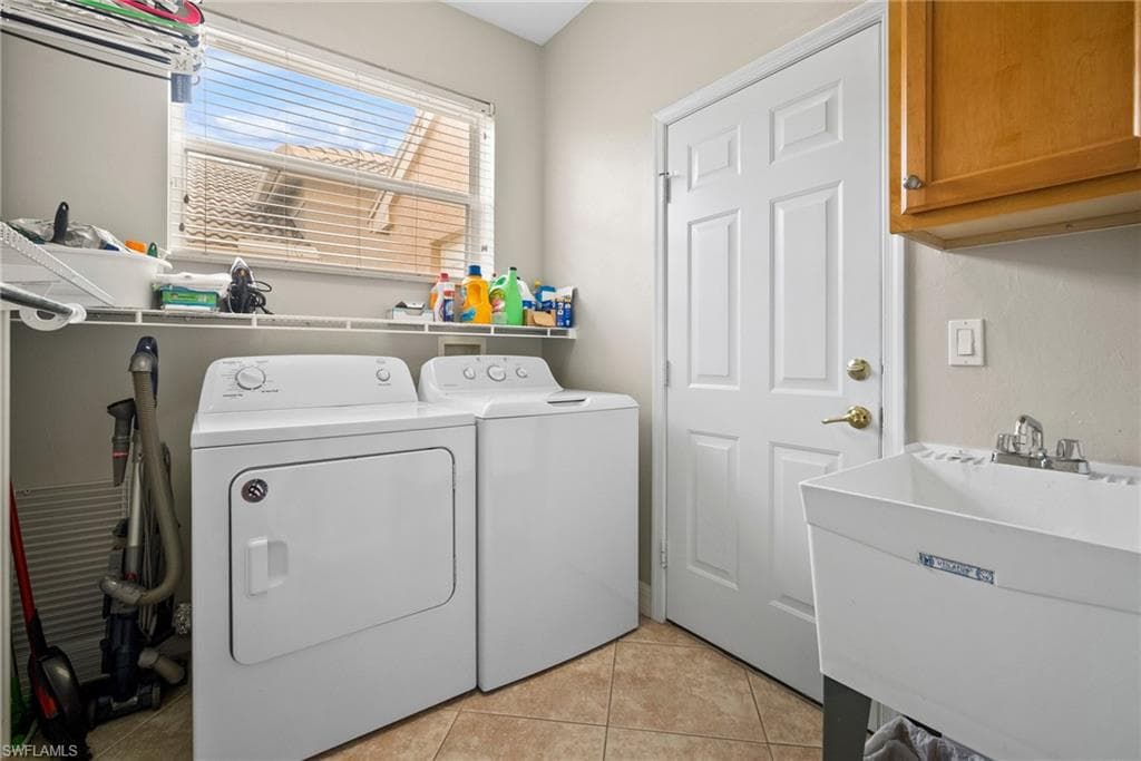 1384 Areca Cv, Naples, FL 34119-40