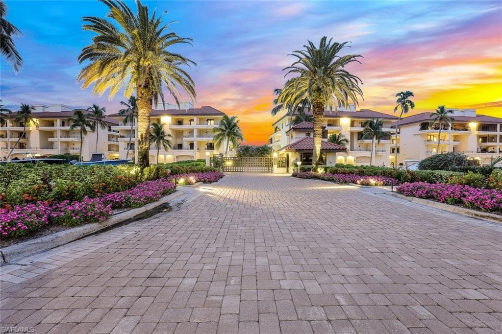 4400 Gulf Shore Blvd N 4-405, Naples, FL 34103-4