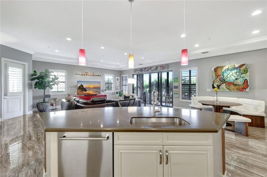 2431 Breakwater Way 10-101, Naples, FL 34112-11