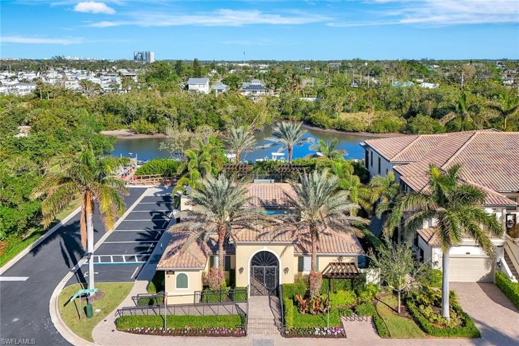 2431 Breakwater Way 10-101, Naples, FL 34112-28