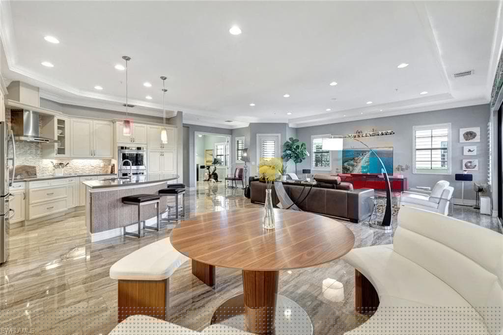 2431 Breakwater Way 10-101, Naples, FL 34112-2