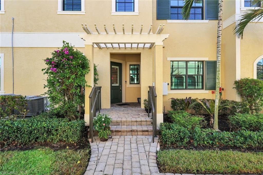 2431 Breakwater Way 10-101, Naples, FL 34112-32