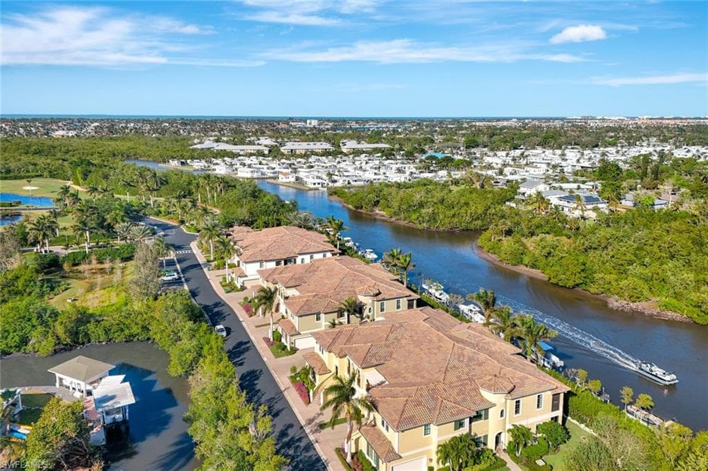2431 Breakwater Way 10-101, Naples, FL 34112-33
