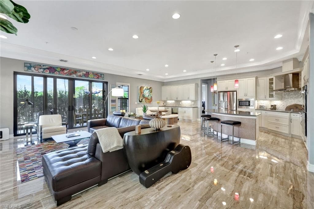 2431 Breakwater Way 10-101, Naples, FL 34112-5
