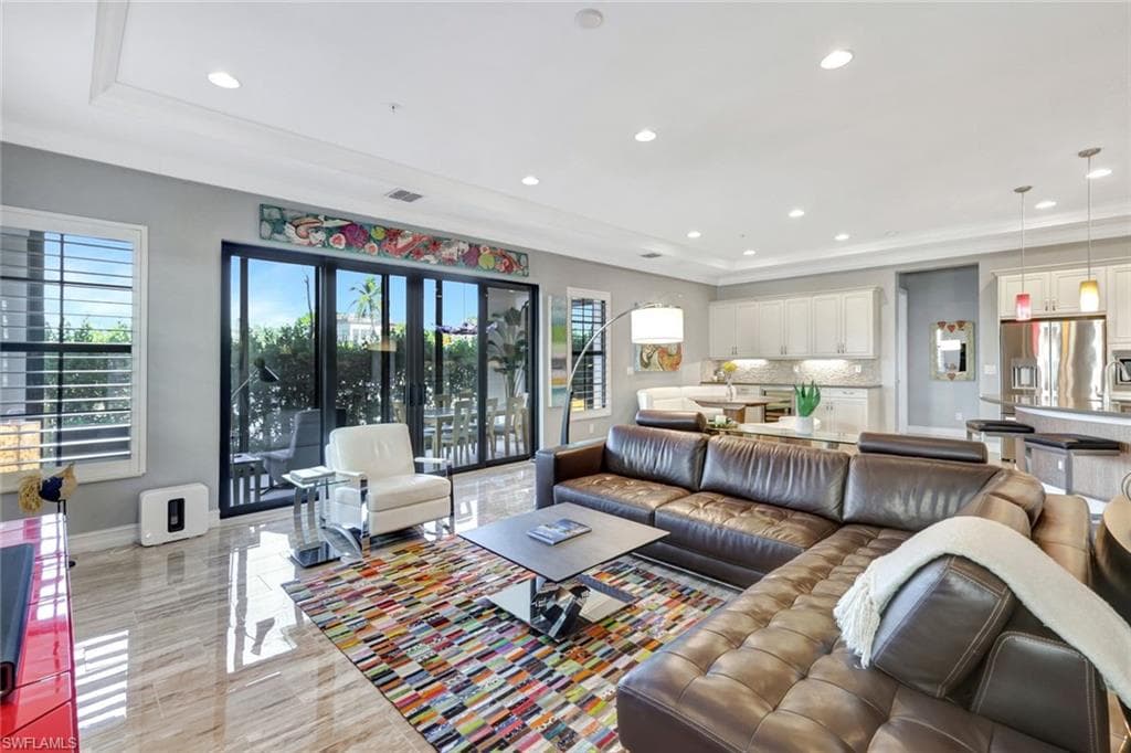 2431 Breakwater Way 10-101, Naples, FL 34112-7