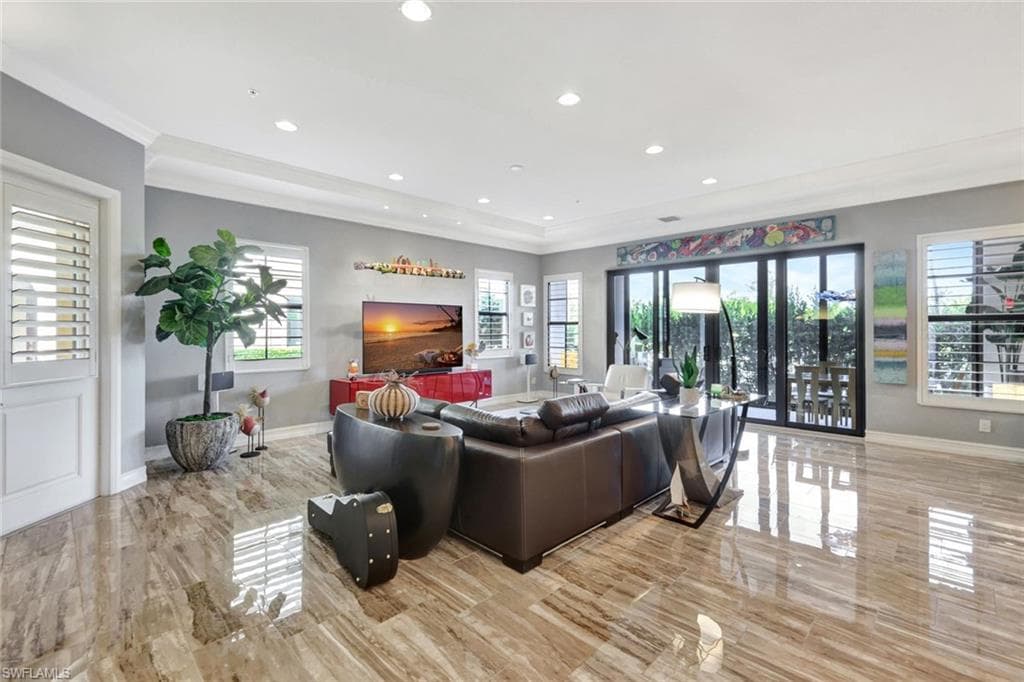 2431 Breakwater Way 10-101, Naples, FL 34112-8