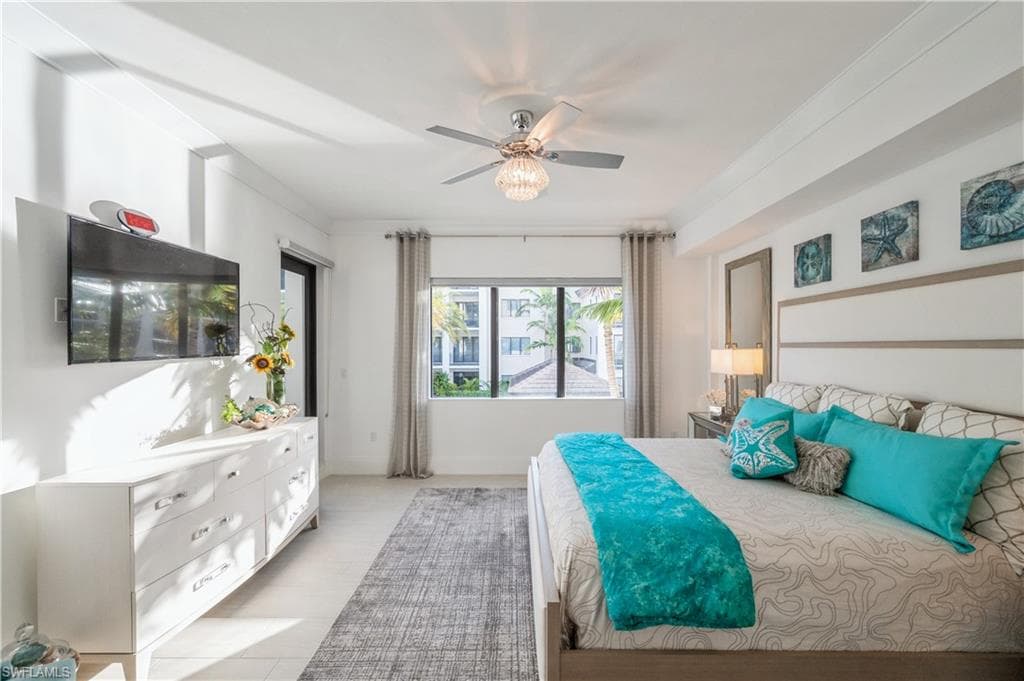 1135 3rd Ave S 304, Naples, FL 34102-25