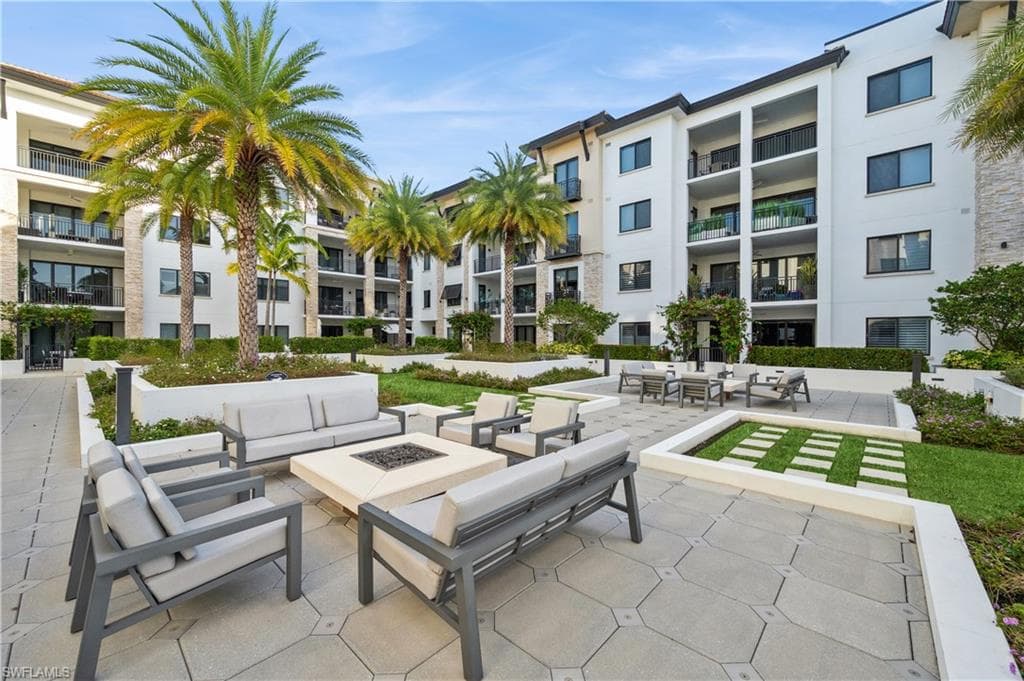 1135 3rd Ave S 304, Naples, FL 34102-33