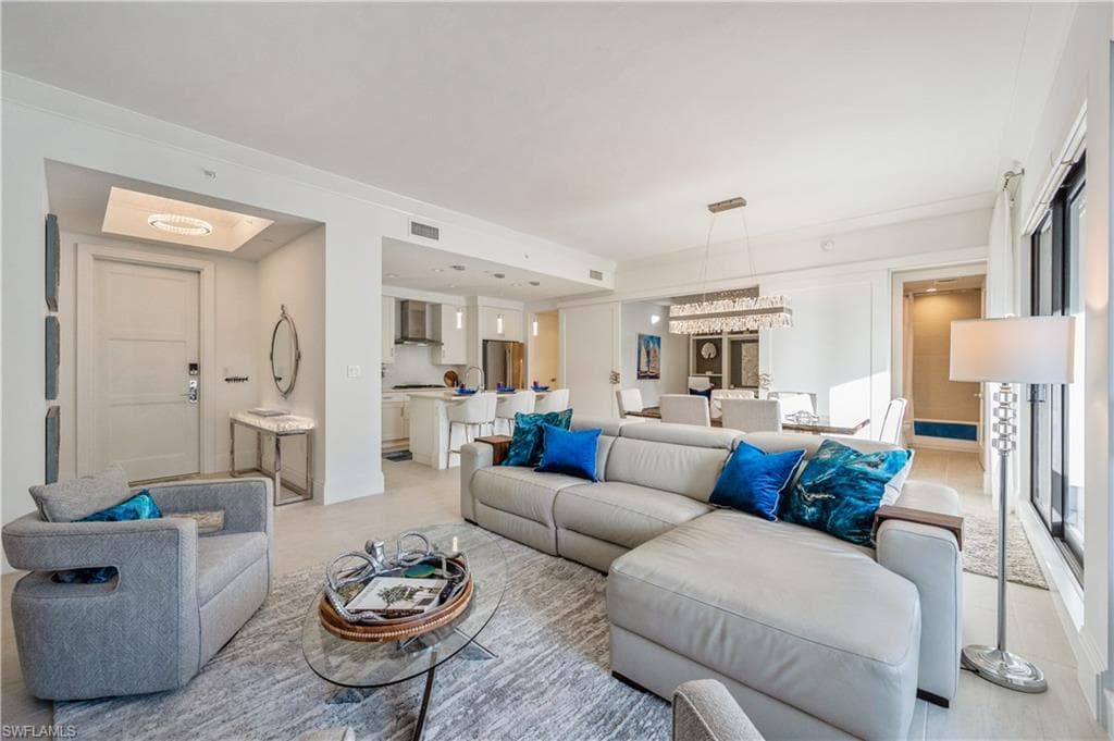 1135 3rd Ave S 304, Naples, FL 34102-4