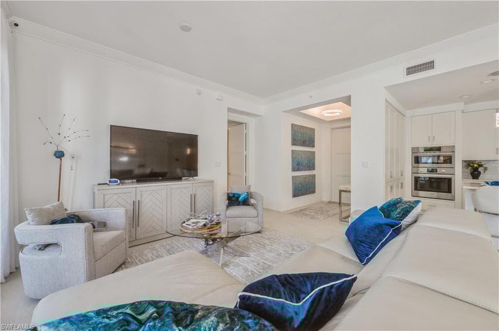 1135 3rd Ave S 304, Naples, FL 34102-7