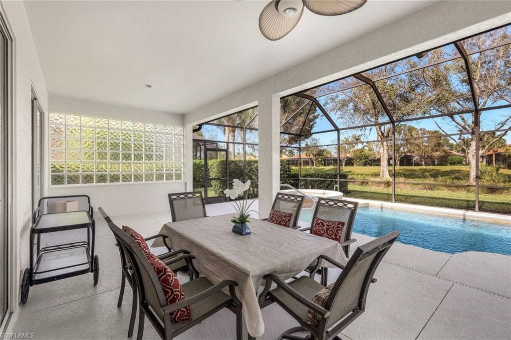 8812 Mustang Island Cir, Naples, FL 34113-9