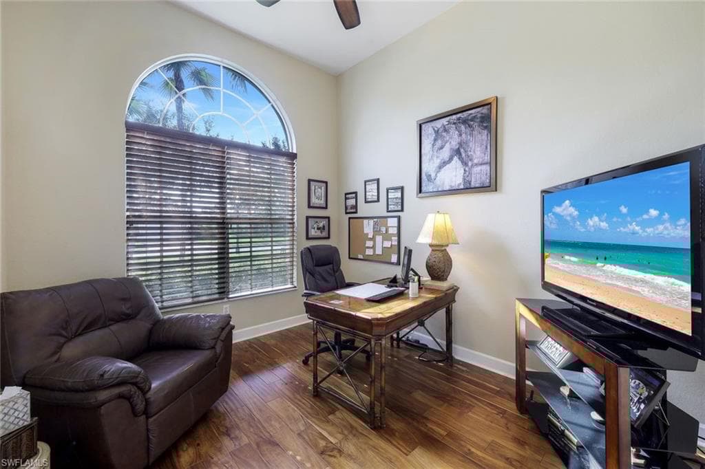 8812 Mustang Island Cir, Naples, FL 34113-14