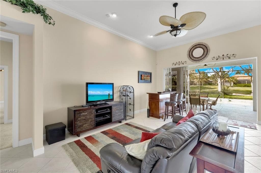 8812 Mustang Island Cir, Naples, FL 34113-16