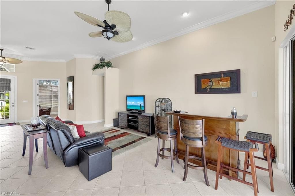 8812 Mustang Island Cir, Naples, FL 34113-17