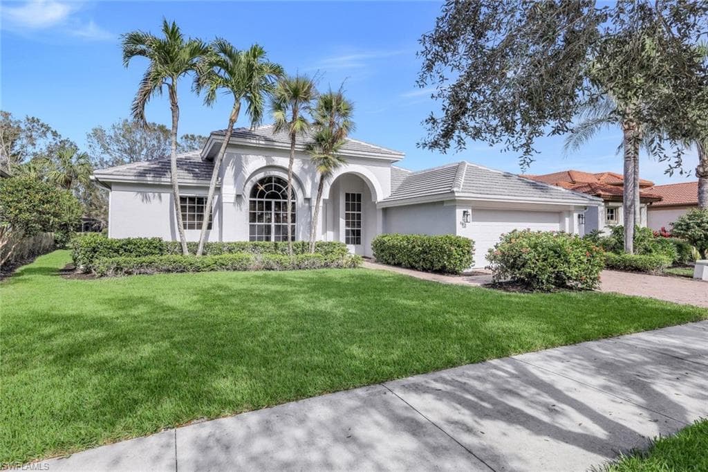8812 Mustang Island Cir, Naples, FL 34113-1