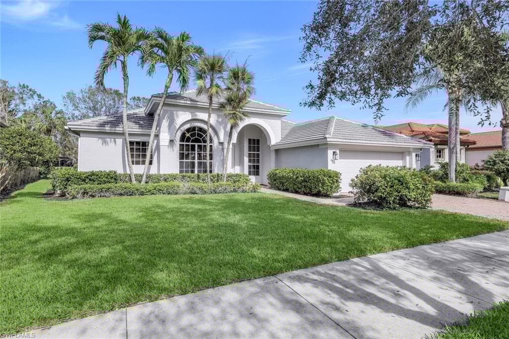 8812 Mustang Island Cir, Naples, FL 34113-1