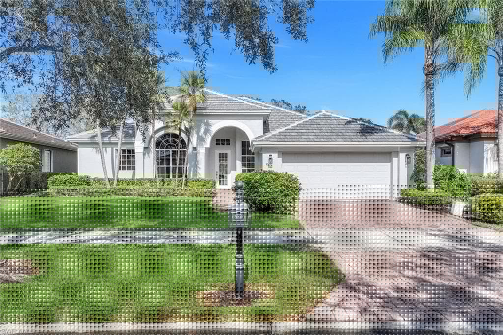 8812 Mustang Island Cir, Naples, FL 34113-3