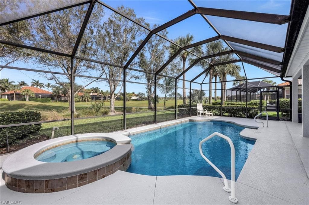 8812 Mustang Island Cir, Naples, FL 34113-6