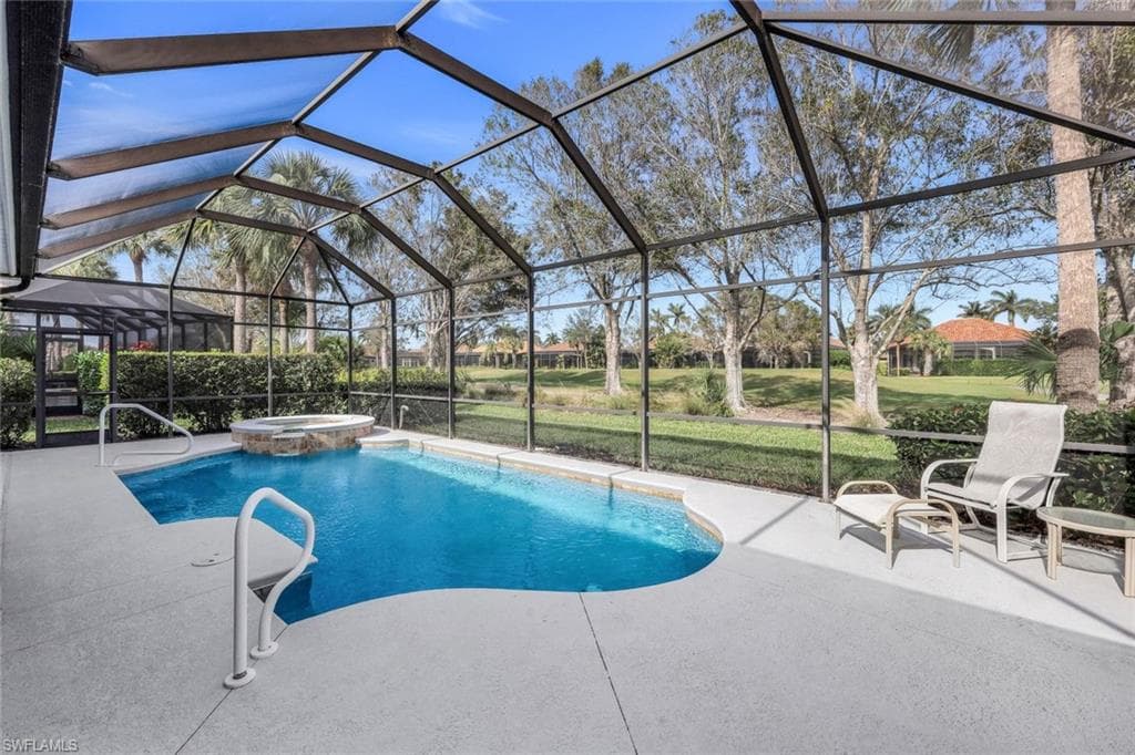 8812 Mustang Island Cir, Naples, FL 34113-7