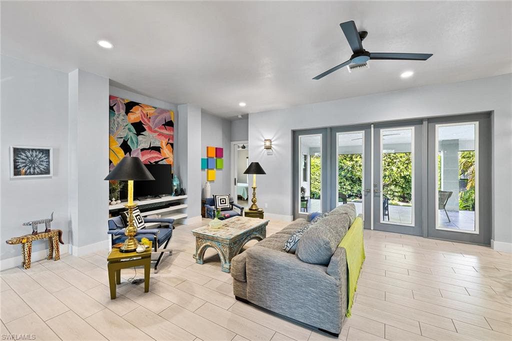111 Bahama Ave, Marco Island, FL 34145-12