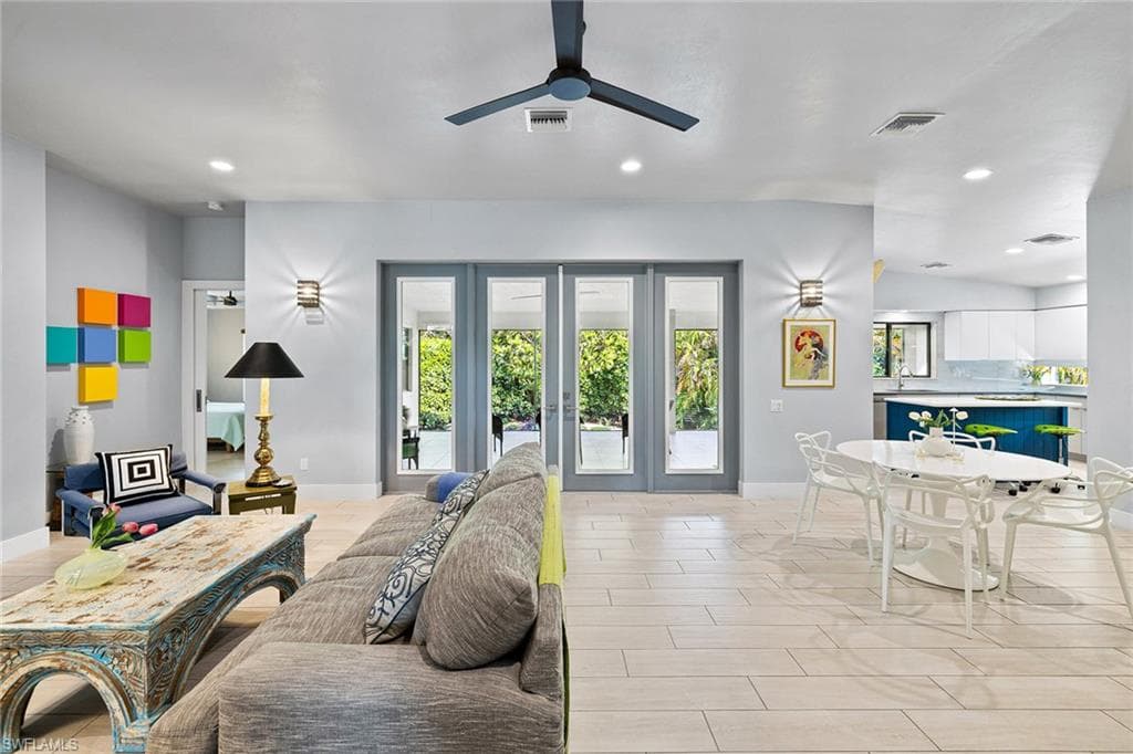 111 Bahama Ave, Marco Island, FL 34145-14