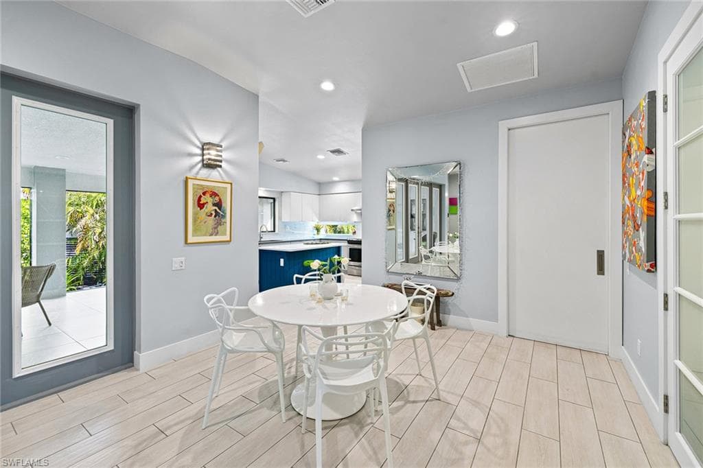 111 Bahama Ave, Marco Island, FL 34145-16