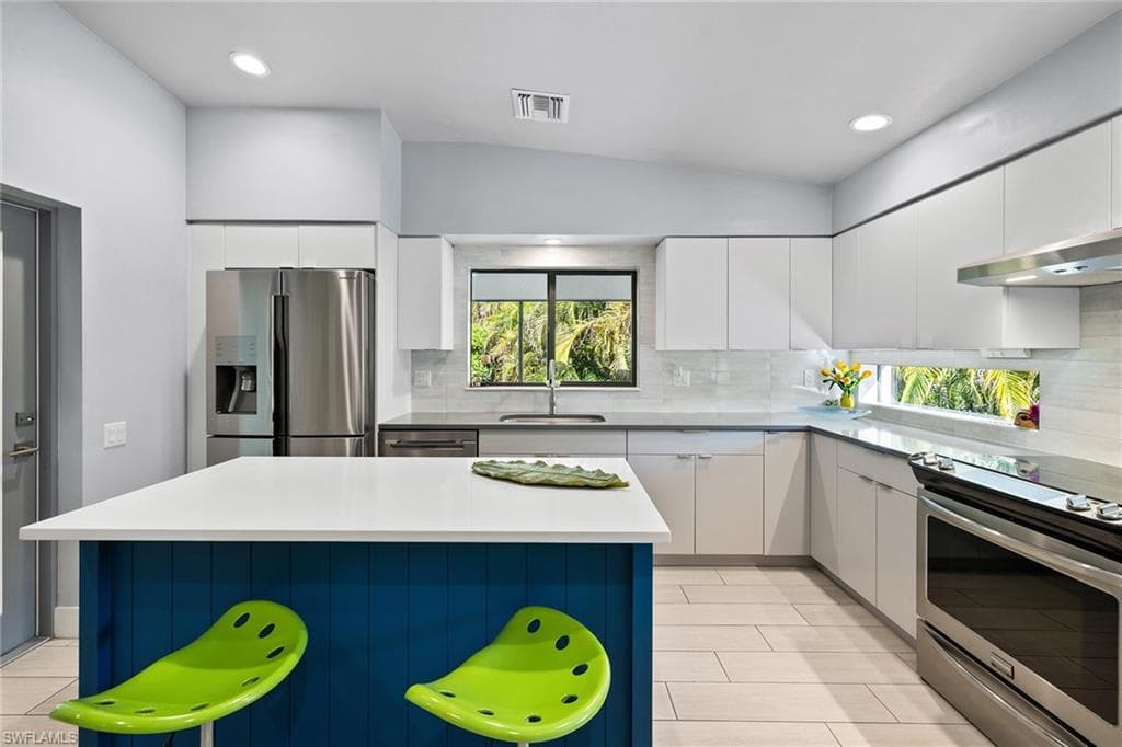 111 Bahama Ave, Marco Island, FL 34145-19