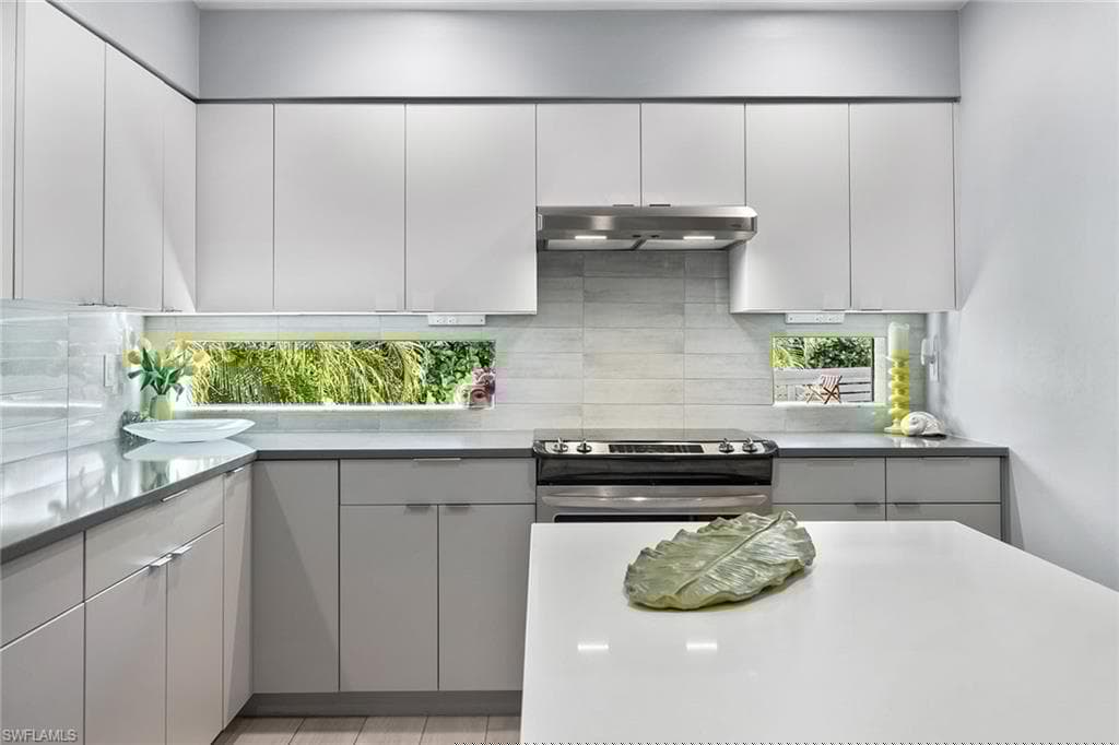 111 Bahama Ave, Marco Island, FL 34145-21
