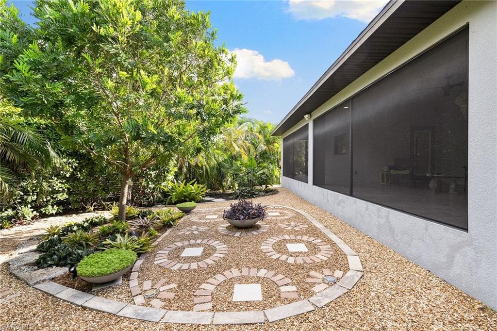 111 Bahama Ave, Marco Island, FL 34145-37