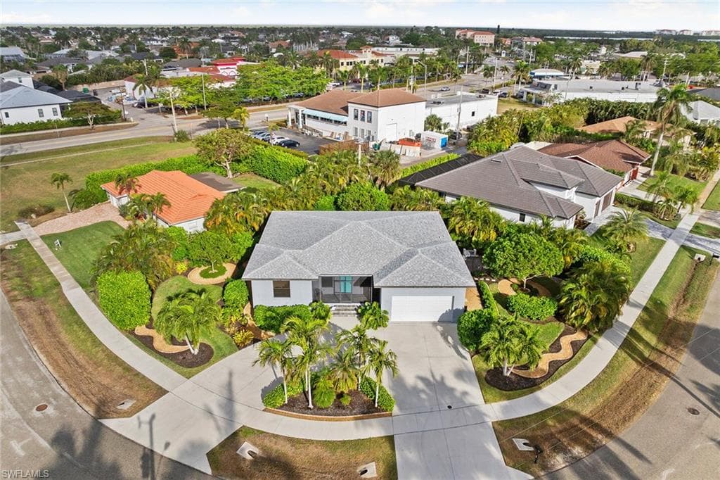 111 Bahama Ave, Marco Island, FL 34145-3