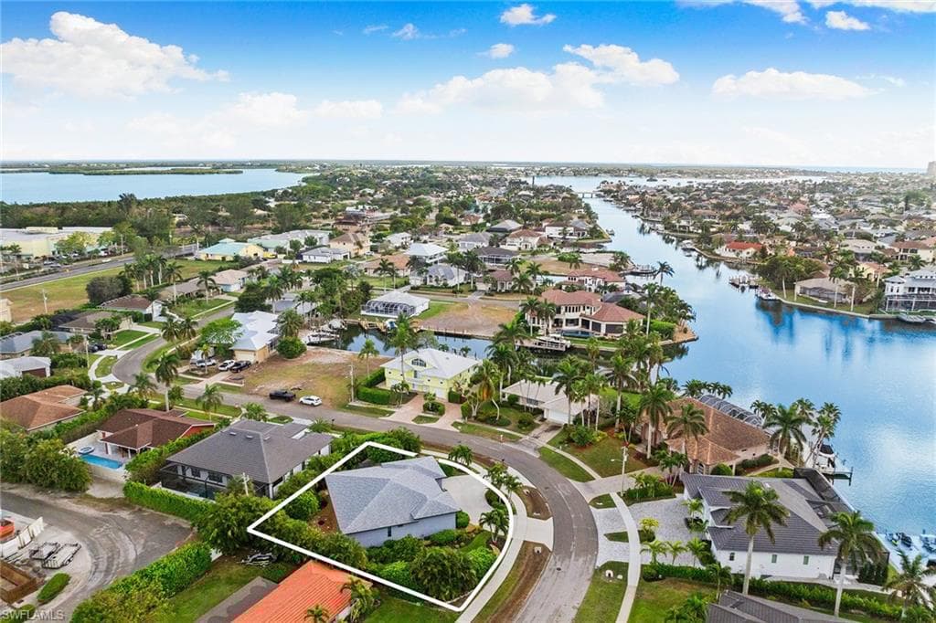 111 Bahama Ave, Marco Island, FL 34145-42