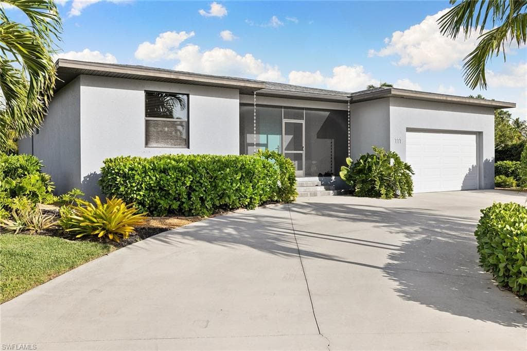 111 Bahama Ave, Marco Island, FL 34145-4