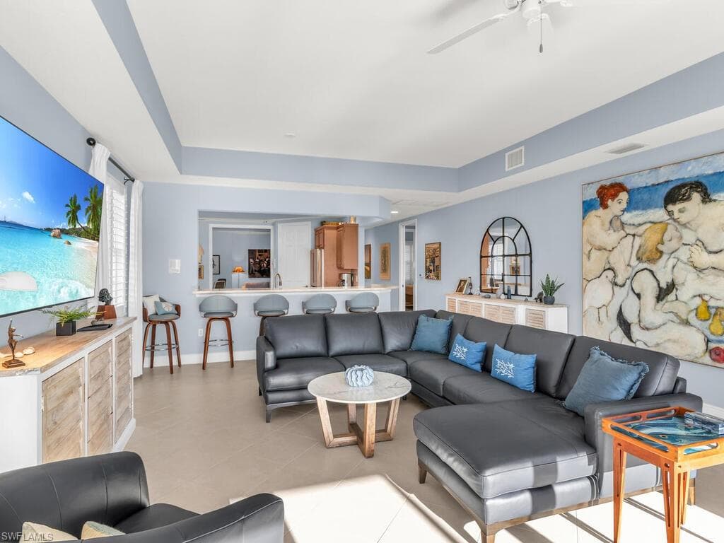 7873 Hawthorne Dr 202, Naples, FL 34113-9