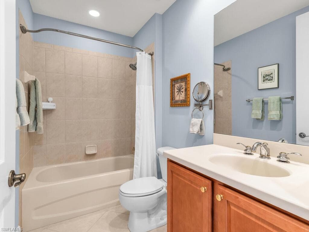 7873 Hawthorne Dr 202, Naples, FL 34113-18
