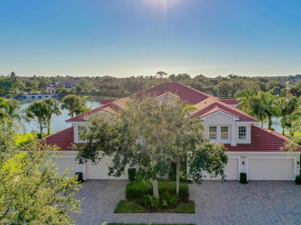 7873 Hawthorne Dr 202, Naples, FL 34113-25