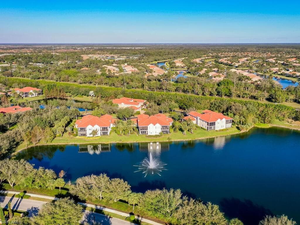 7873 Hawthorne Dr 202, Naples, FL 34113-27