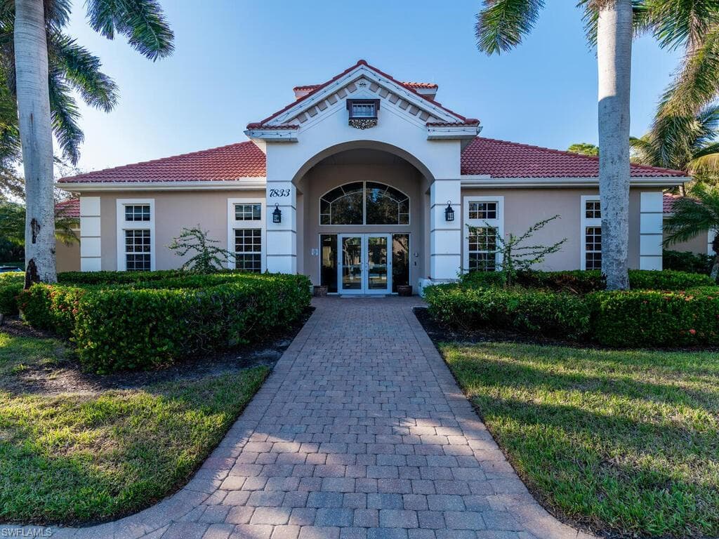 7873 Hawthorne Dr 202, Naples, FL 34113-29
