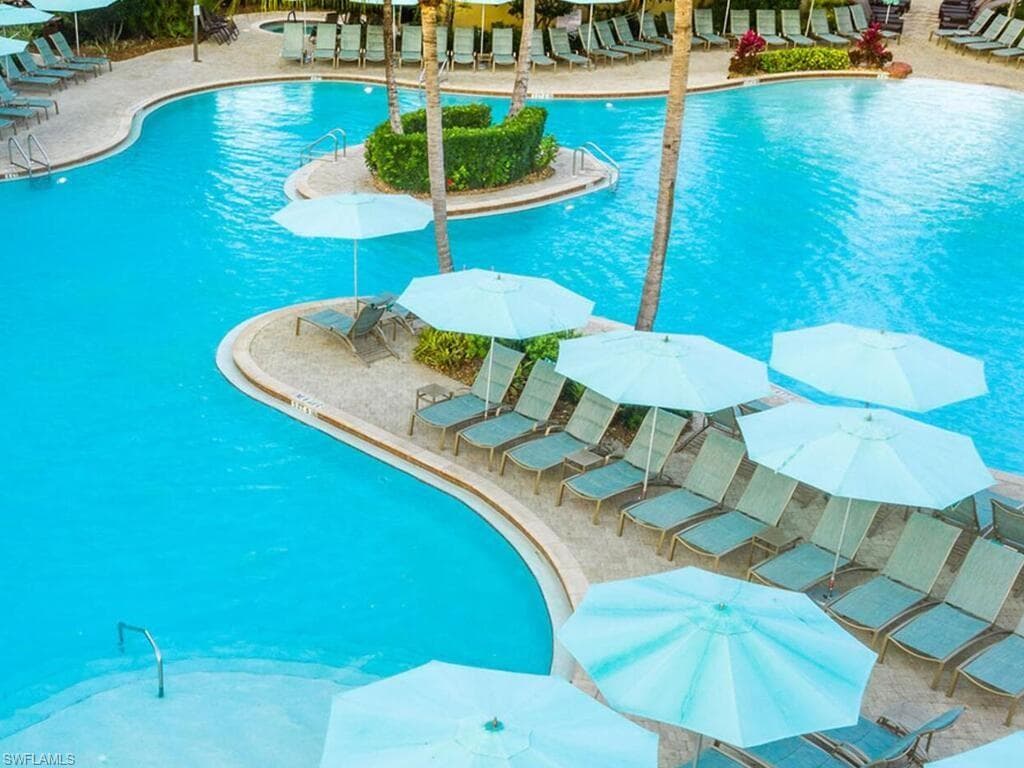 7873 Hawthorne Dr 202, Naples, FL 34113-35