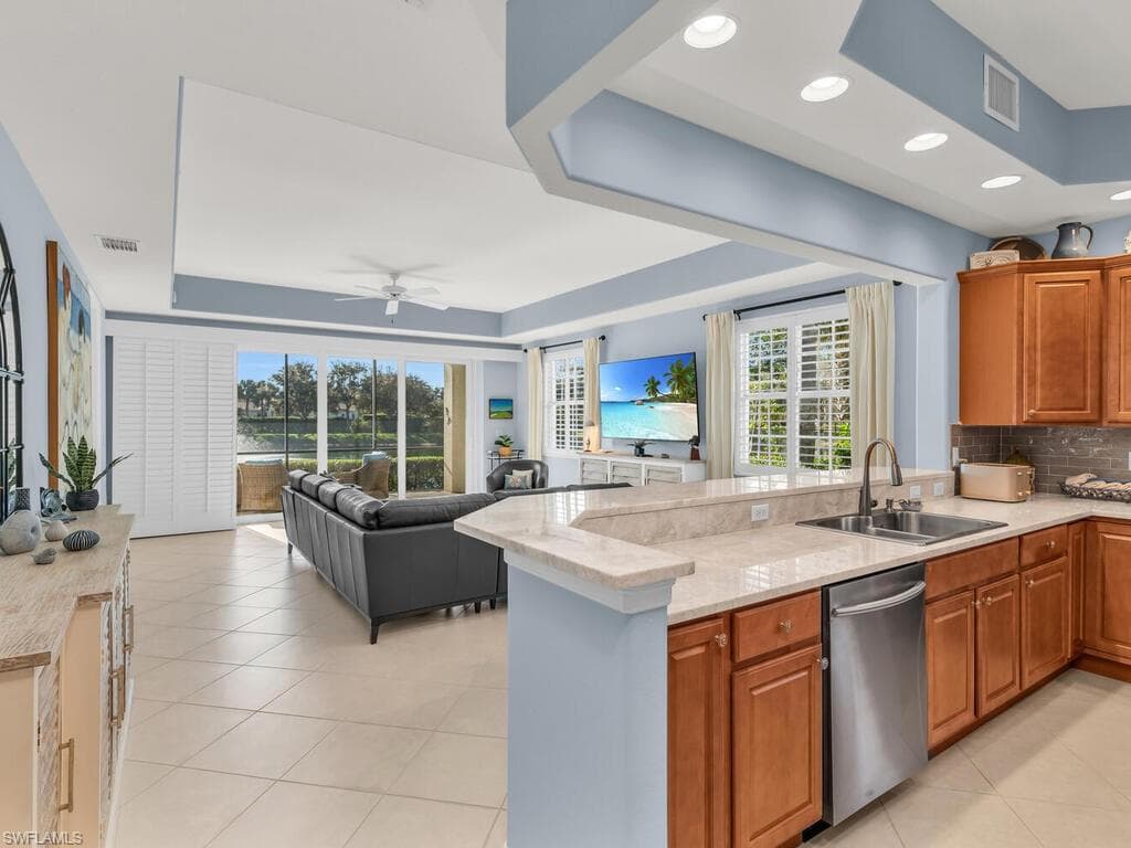 7873 Hawthorne Dr 202, Naples, FL 34113-4