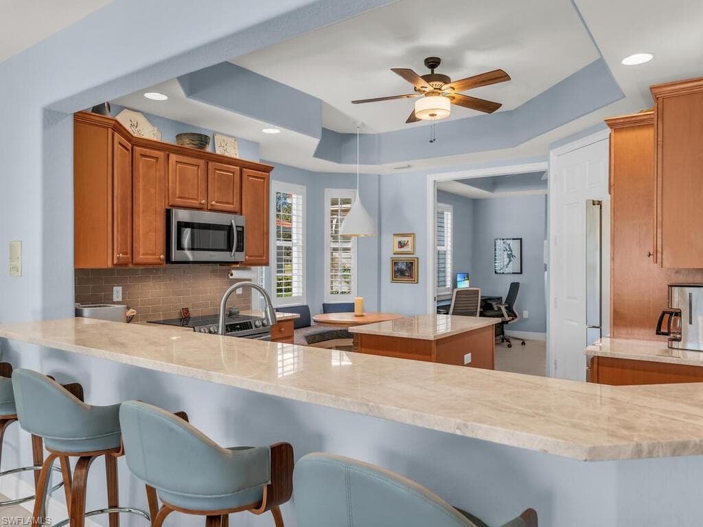7873 Hawthorne Dr 202, Naples, FL 34113-5