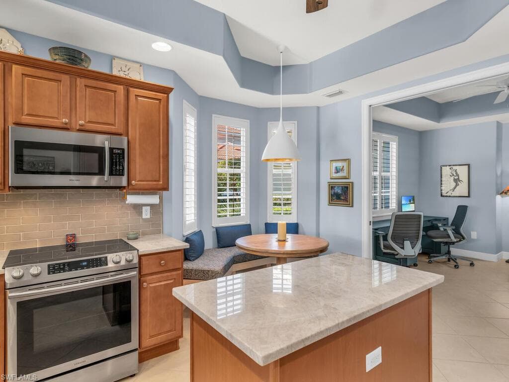 7873 Hawthorne Dr 202, Naples, FL 34113-6