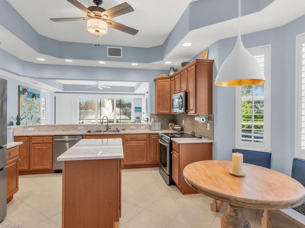 7873 Hawthorne Dr 202, Naples, FL 34113-7