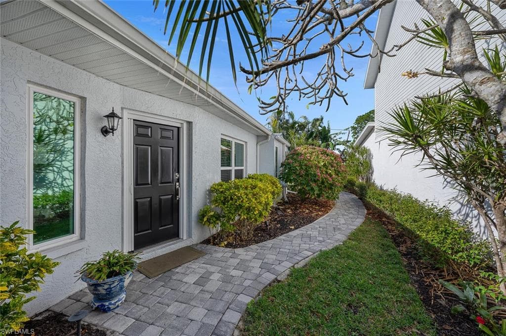 3205 Carriage Cir, Naples, FL 34105-16