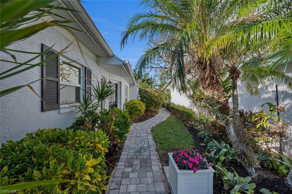 3205 Carriage Cir, Naples, FL 34105-1