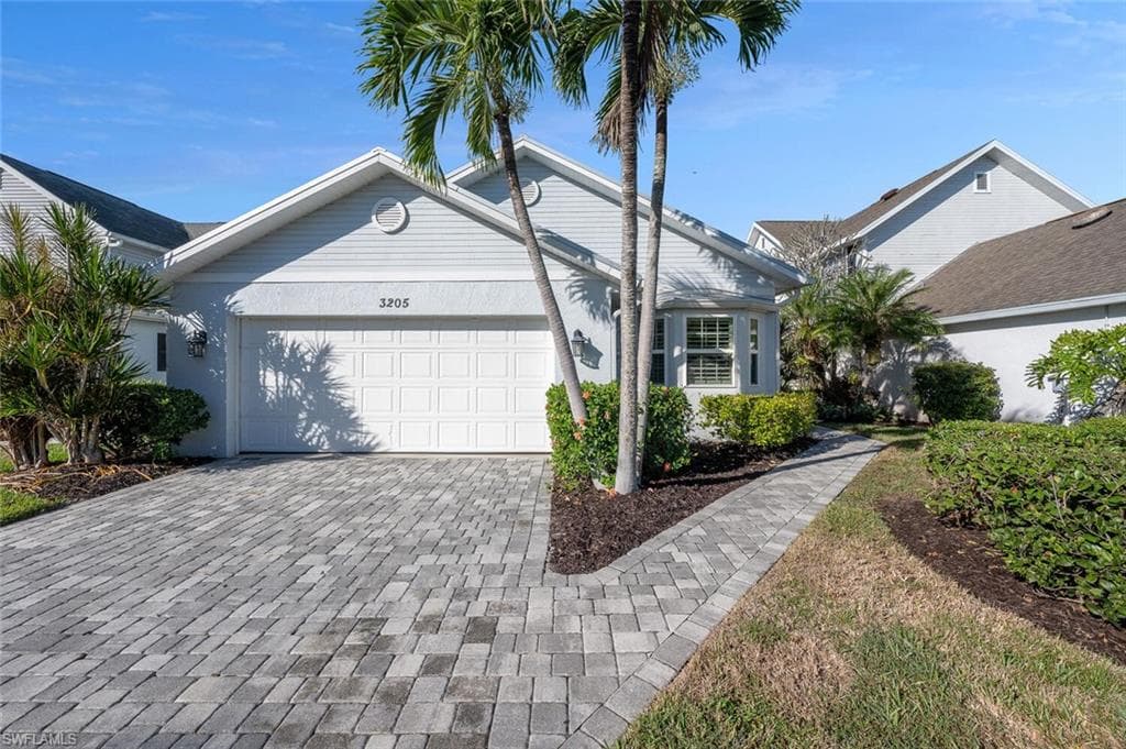 3205 Carriage Cir, Naples, FL 34105-8