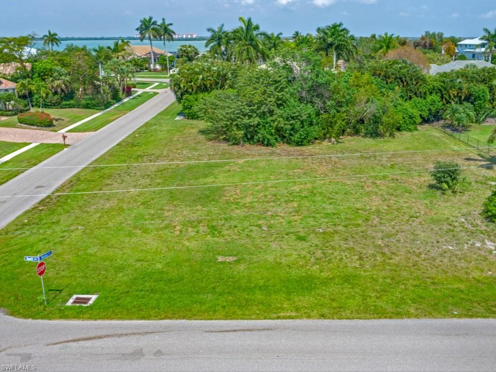 801 Scott Dr, Marco Island, FL 34145-2