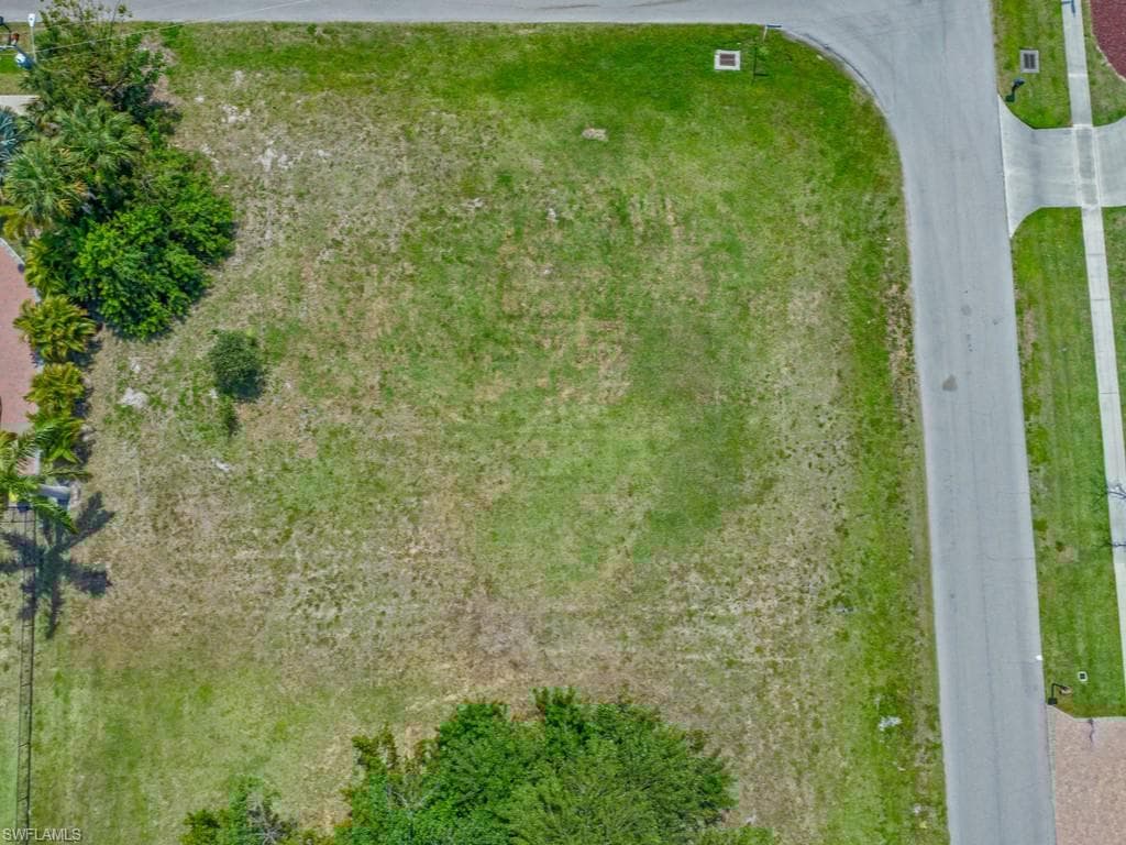 801 Scott Dr, Marco Island, FL 34145-7