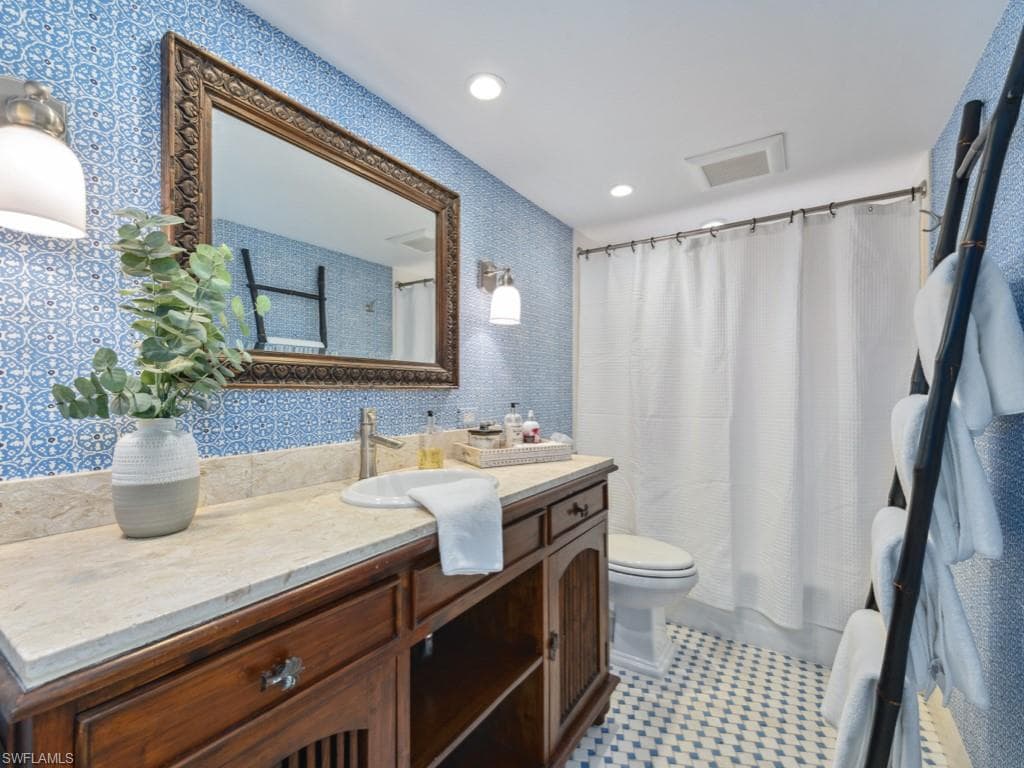 300 Park Shore Dr 5a, Naples, FL 34103-17