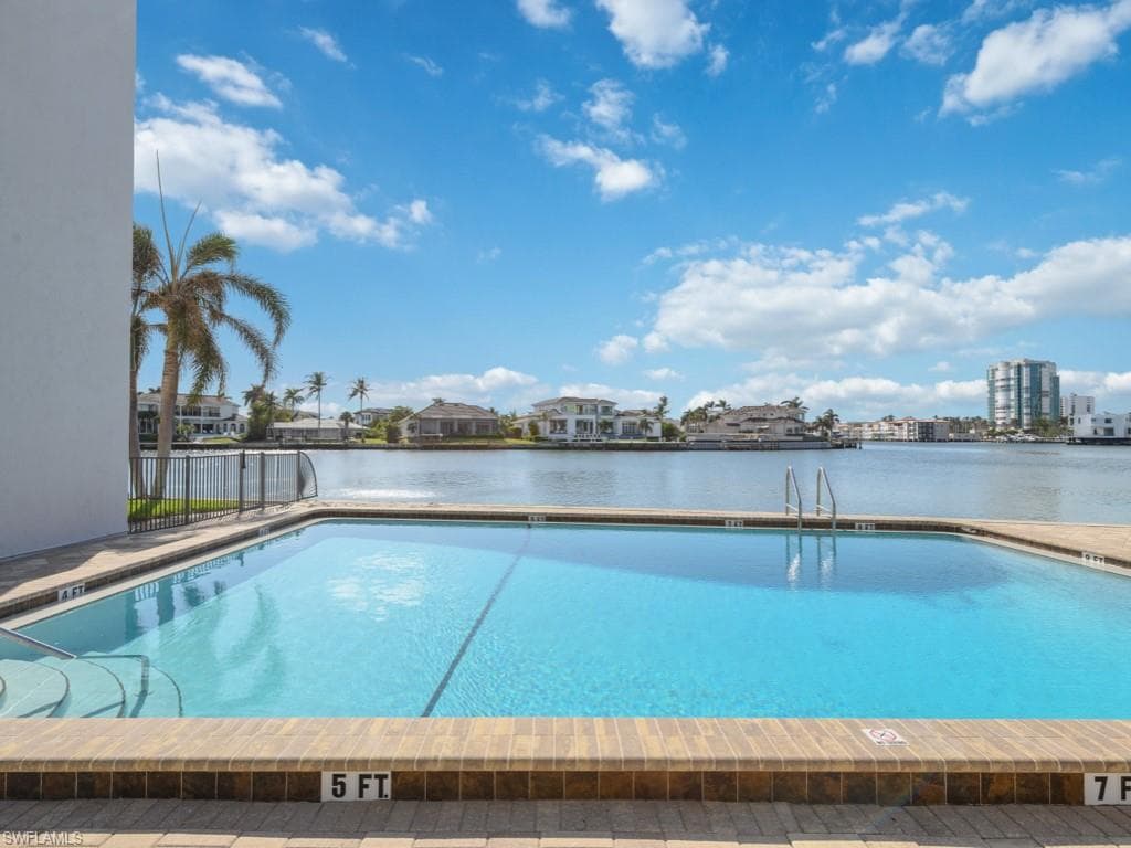 300 Park Shore Dr 5a, Naples, FL 34103-22