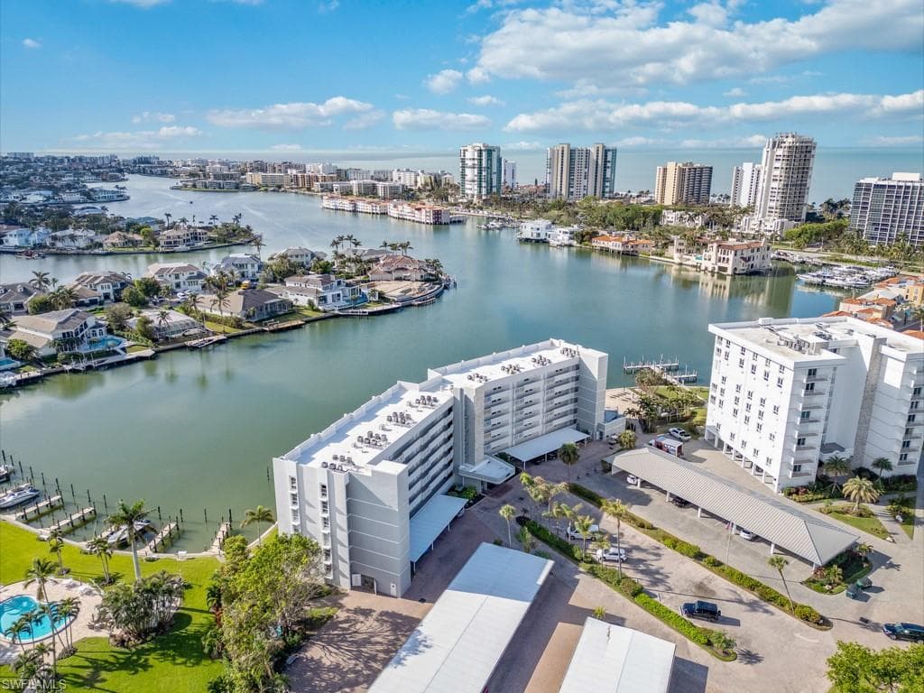 300 Park Shore Dr 5a, Naples, FL 34103-26